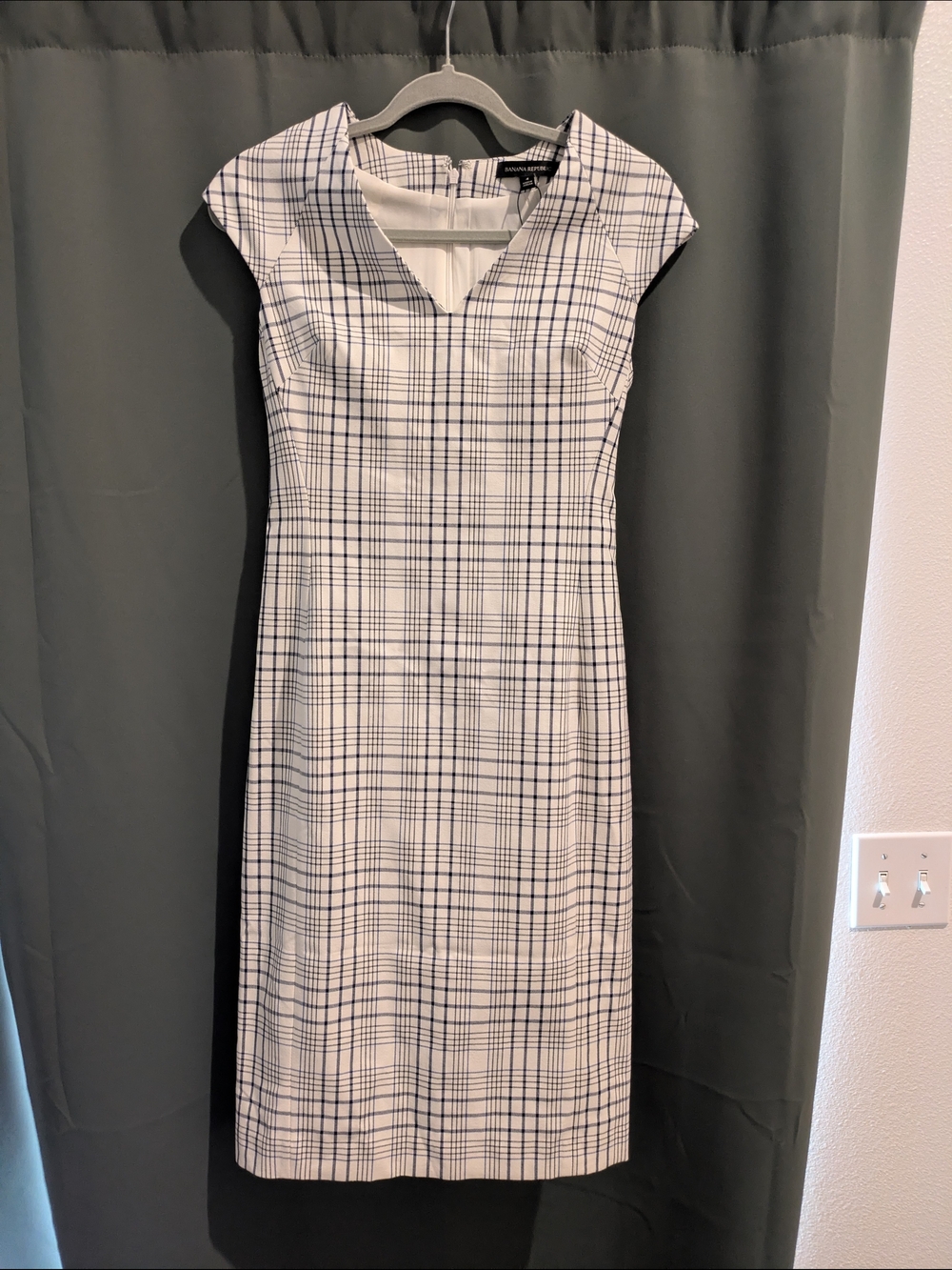 Banana Republic White and Navy Plaid Midi Sheath Dress. New With Tags!